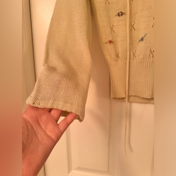 Cottage core bell sleeve sweater - Picture 6 of 7